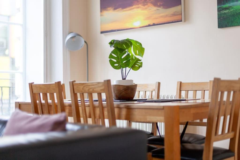 Spacious & Central 3-Bed Flat By Popular Waterloo! Лондон Экстерьер фото