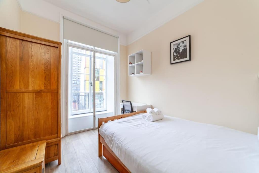 Spacious & Central 3-Bed Flat By Popular Waterloo! Лондон Экстерьер фото